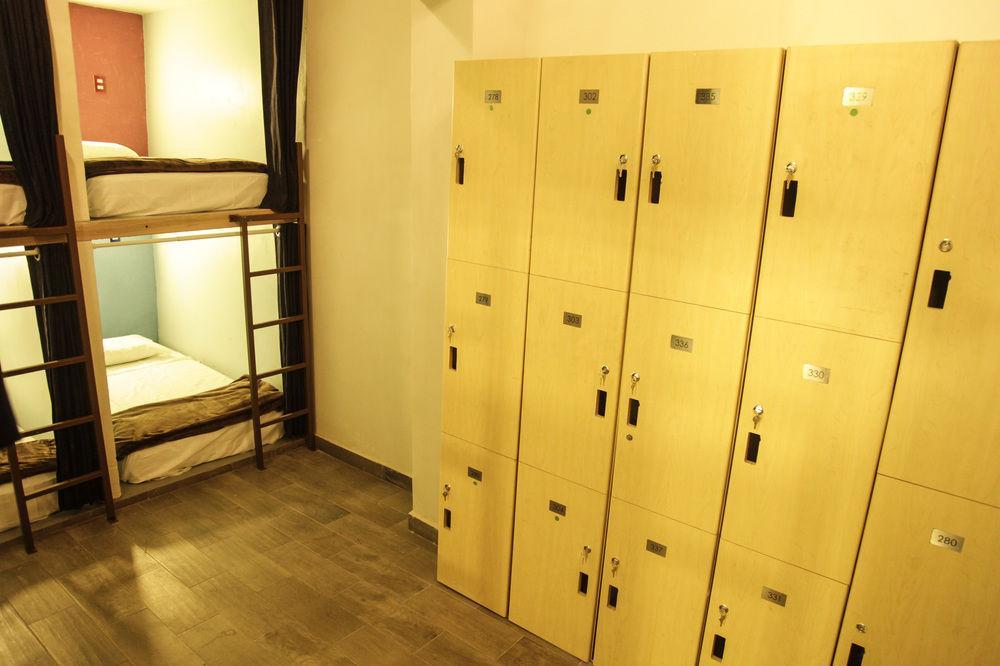 Capsule Hostal *