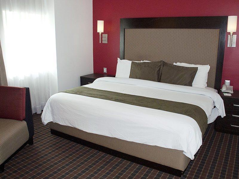 & Pf Hotel
