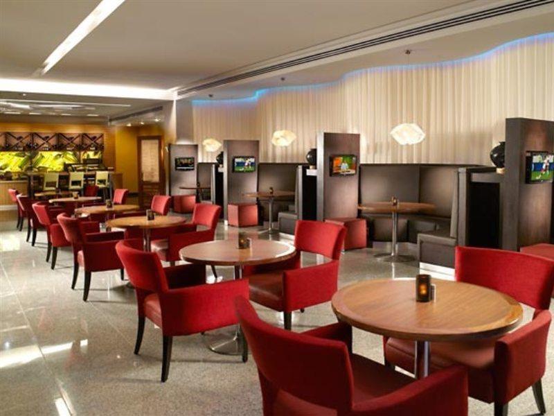 Courtyard By Marriott Airport Hotel