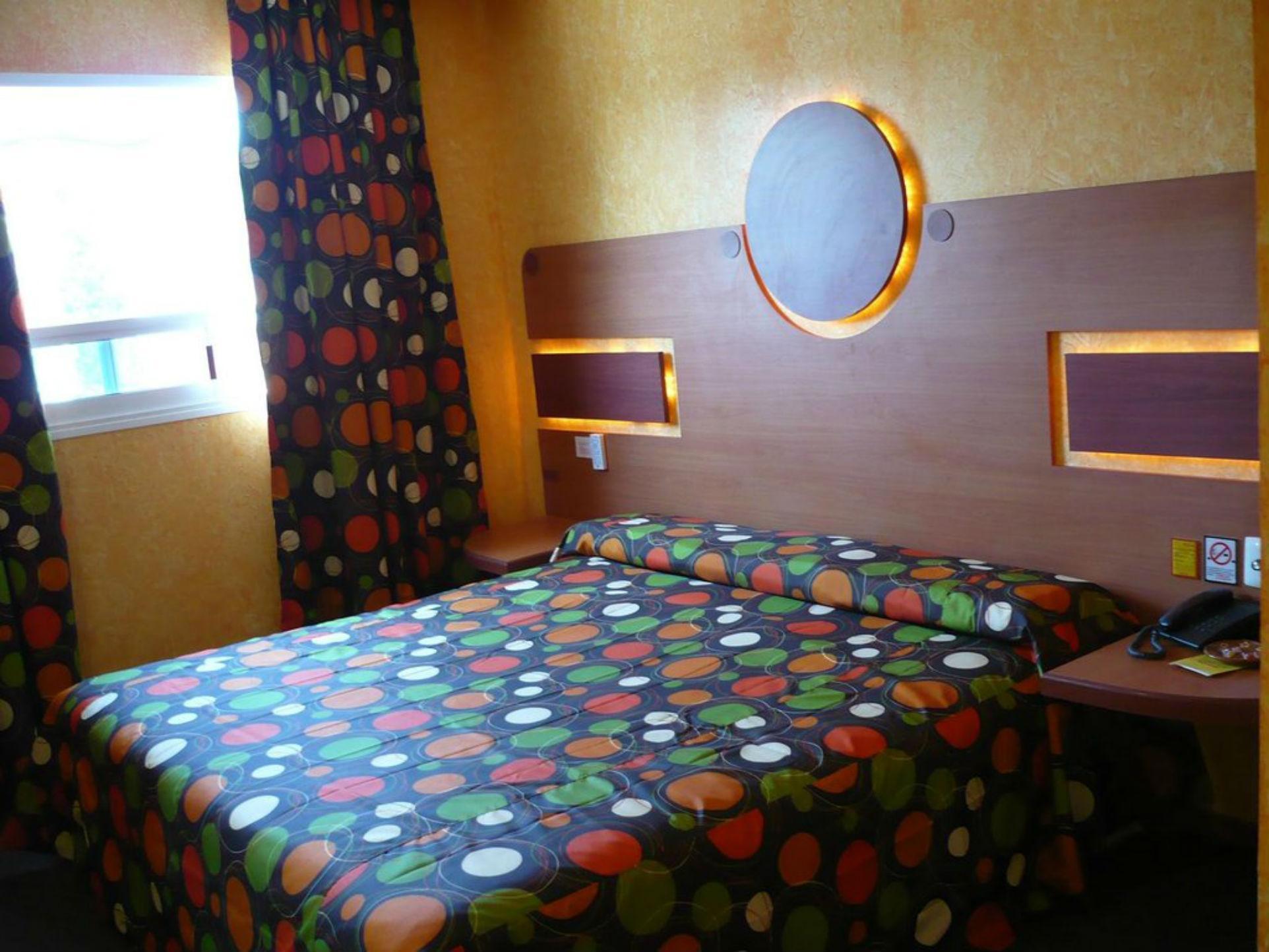 Universal Hotel *
