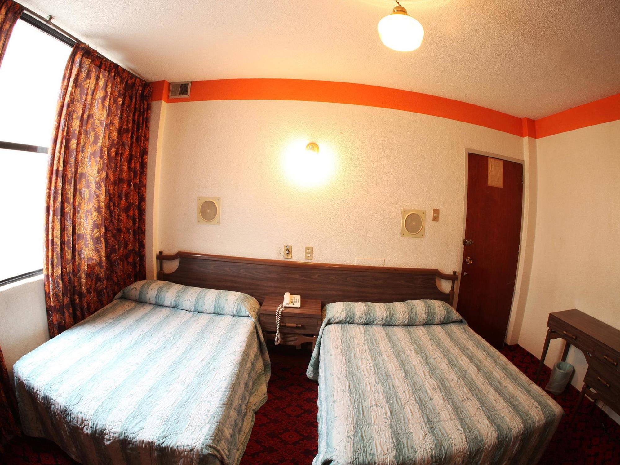 La Riviera 2*