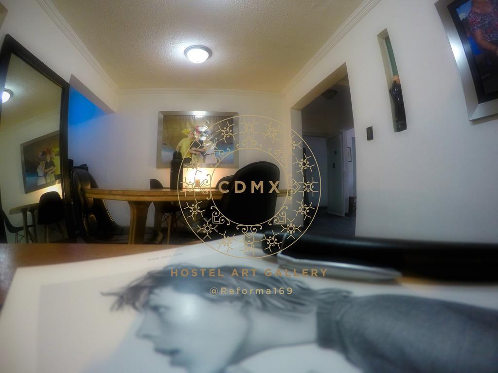 Art Gallery *