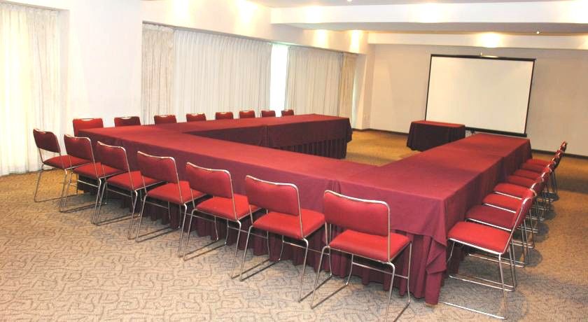 We Aeropuerto Hotel