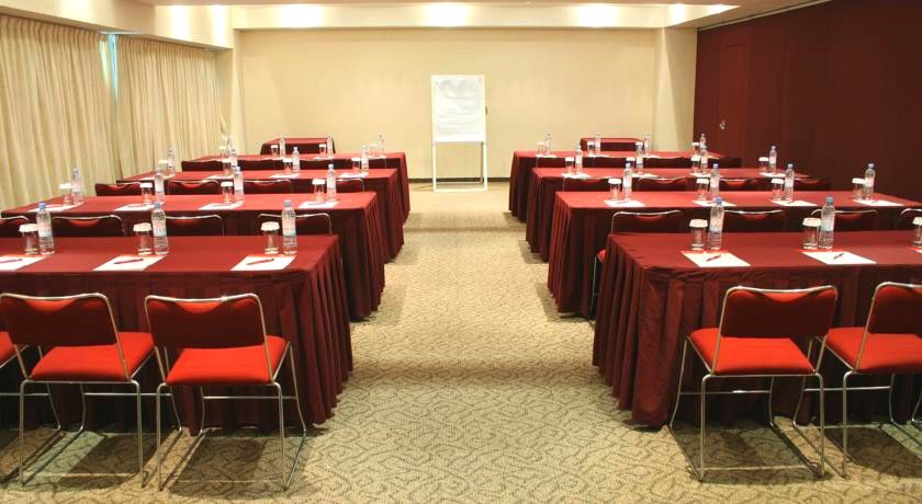 Hotel We Aeropuerto 4*