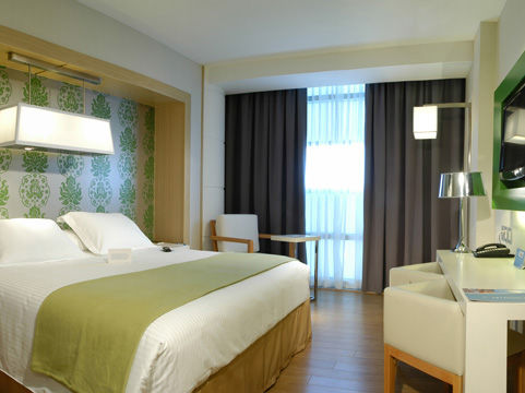 Hotel Nh Valle Dorado 4*