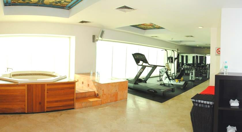 Hotel We Aeropuerto 4*