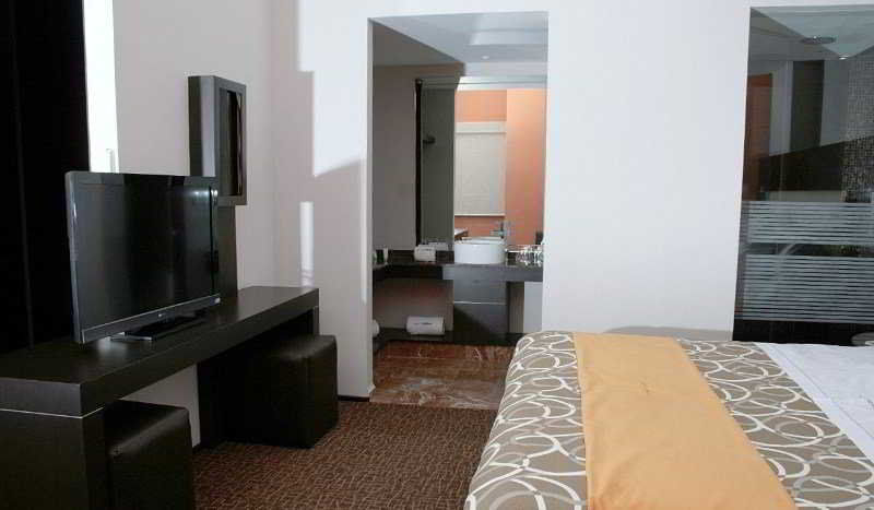 Exe Cities Reforma 4*