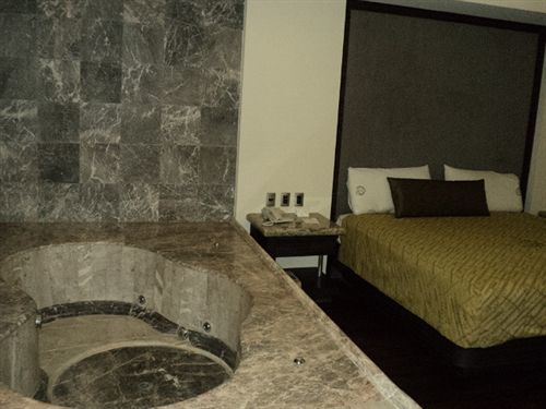 Hotel Holiday Express - Basilica By Ihg 4*