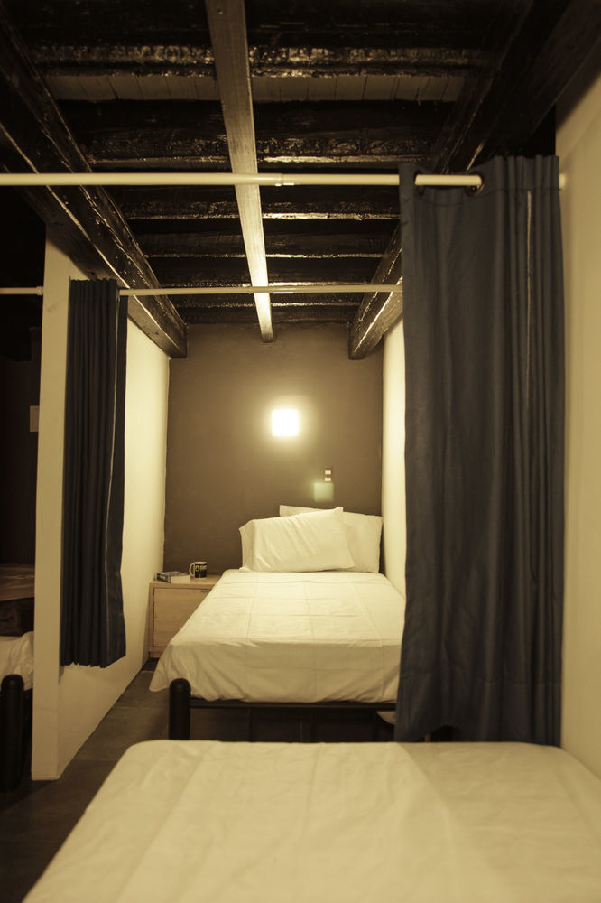 Capsule Hostal