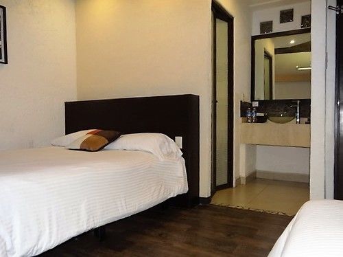 Aztic And Executive Hotel
