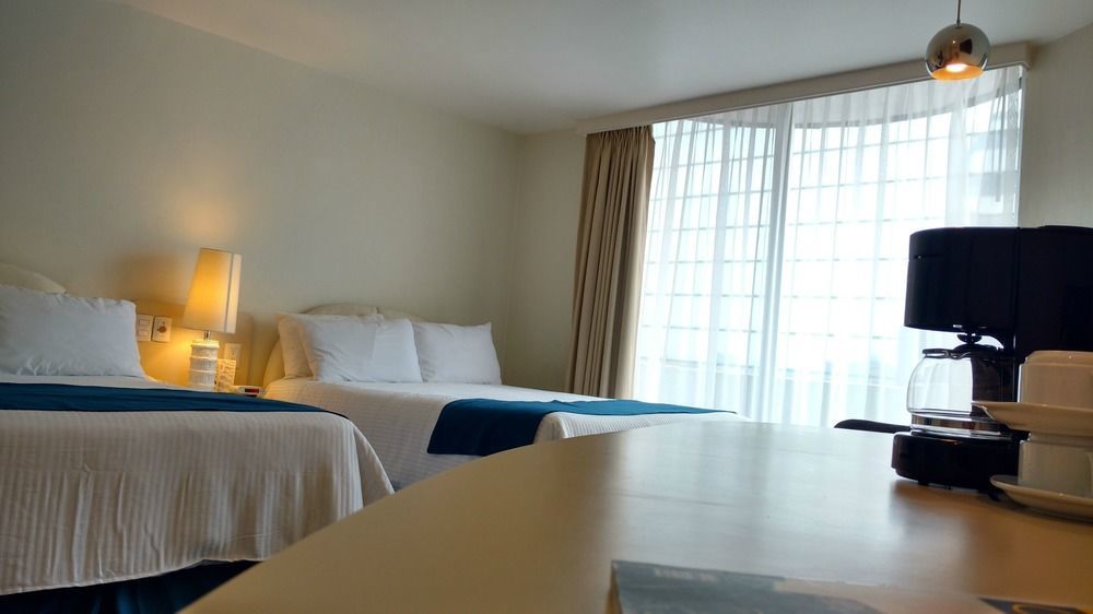 Century Reforma 4*