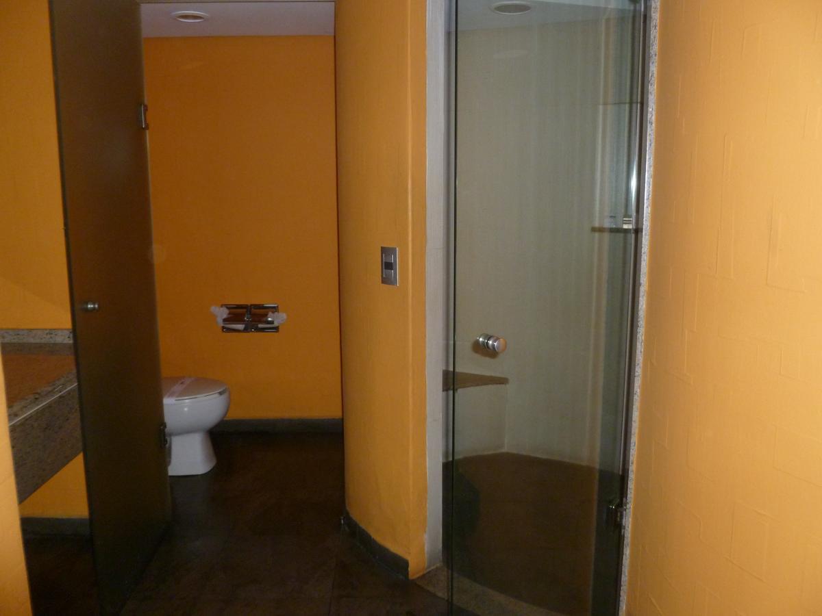 Hotel del amor Auto Rosso *