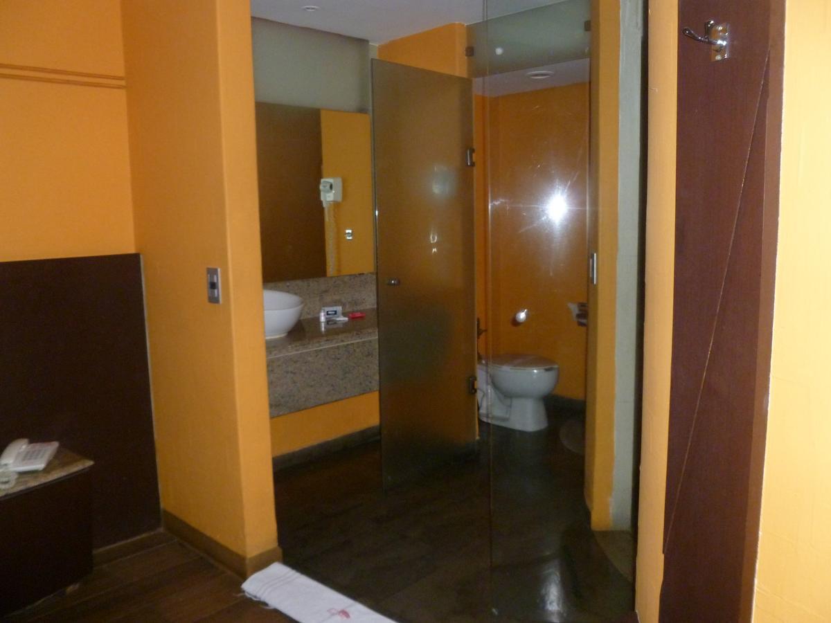 Auto Rosso Hotel del amor *