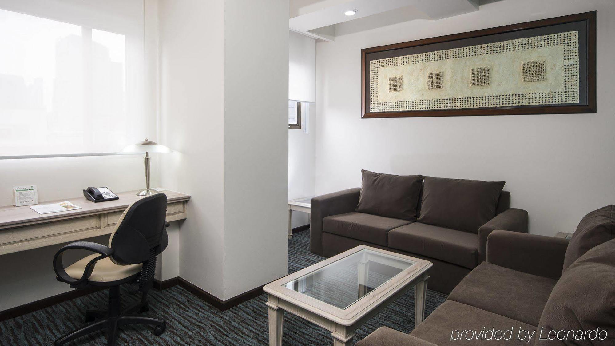 Zona Rosa Hostal *