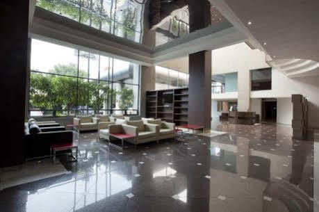 Doubletree By Hilton Airport Area Hotel
