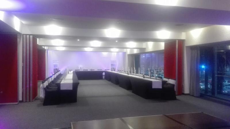 We Aeropuerto Hotel 4*