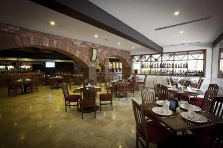 Hotel Doubletree By Hilton Airport Area 3*