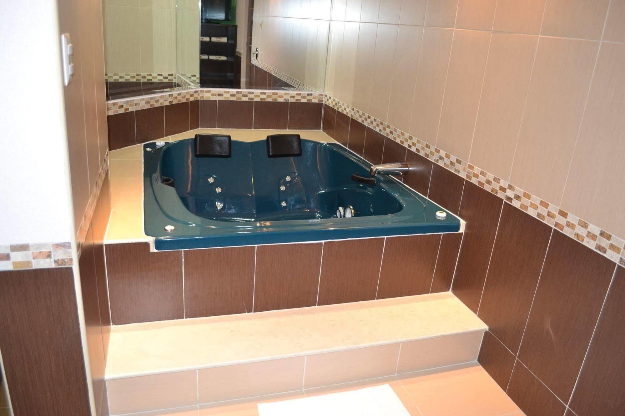 & Panama Hotel
