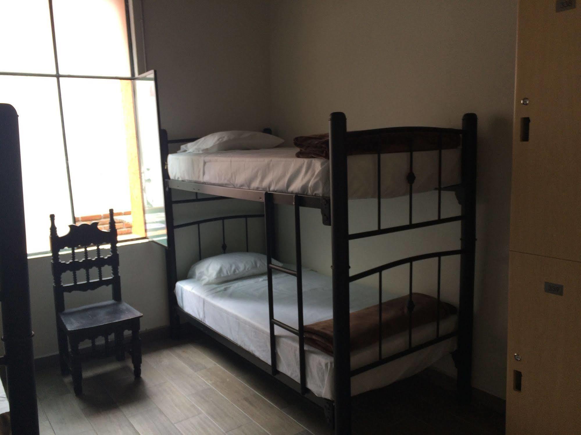 Capsule Hostal *