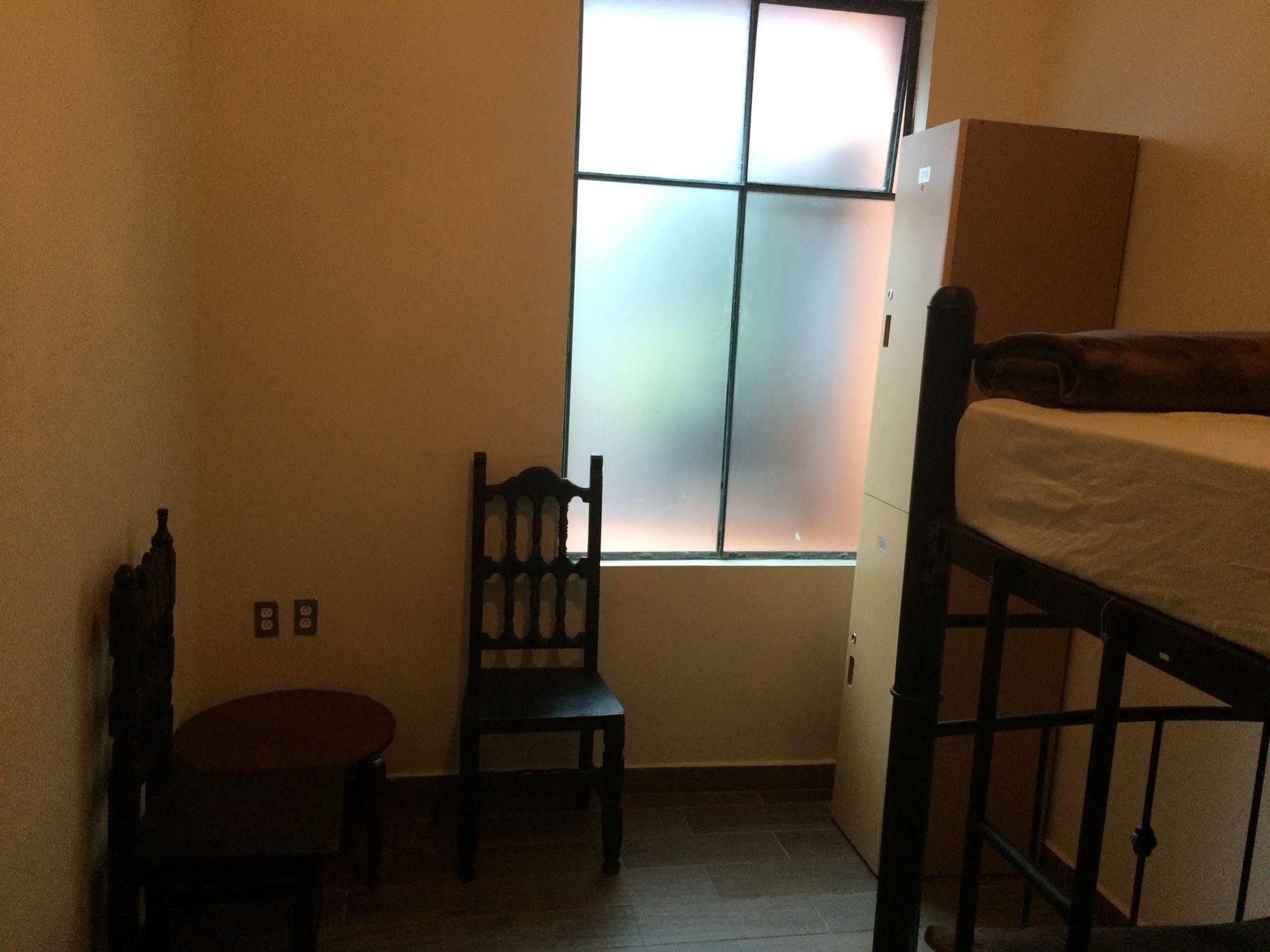 Capsule Hostal