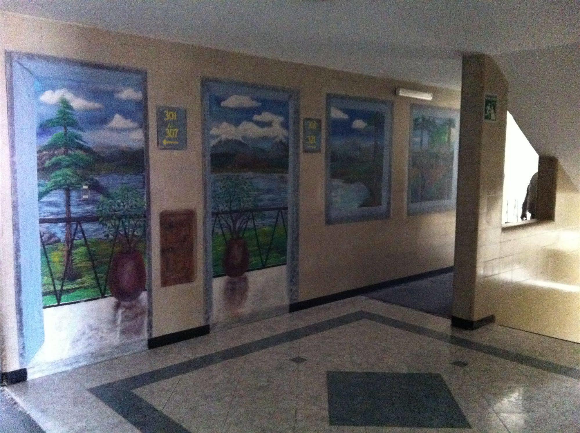 Dos Naciones Hotel