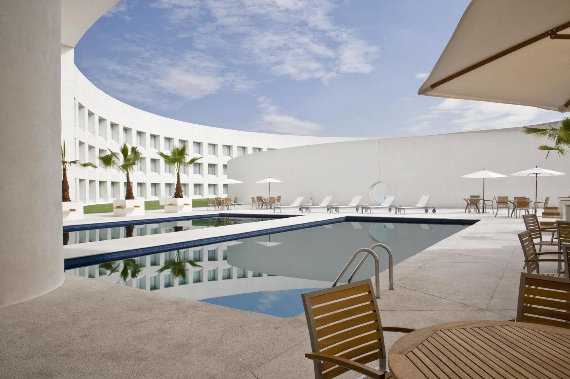 Hotel Nh Collection Mexico Airport T2 4*