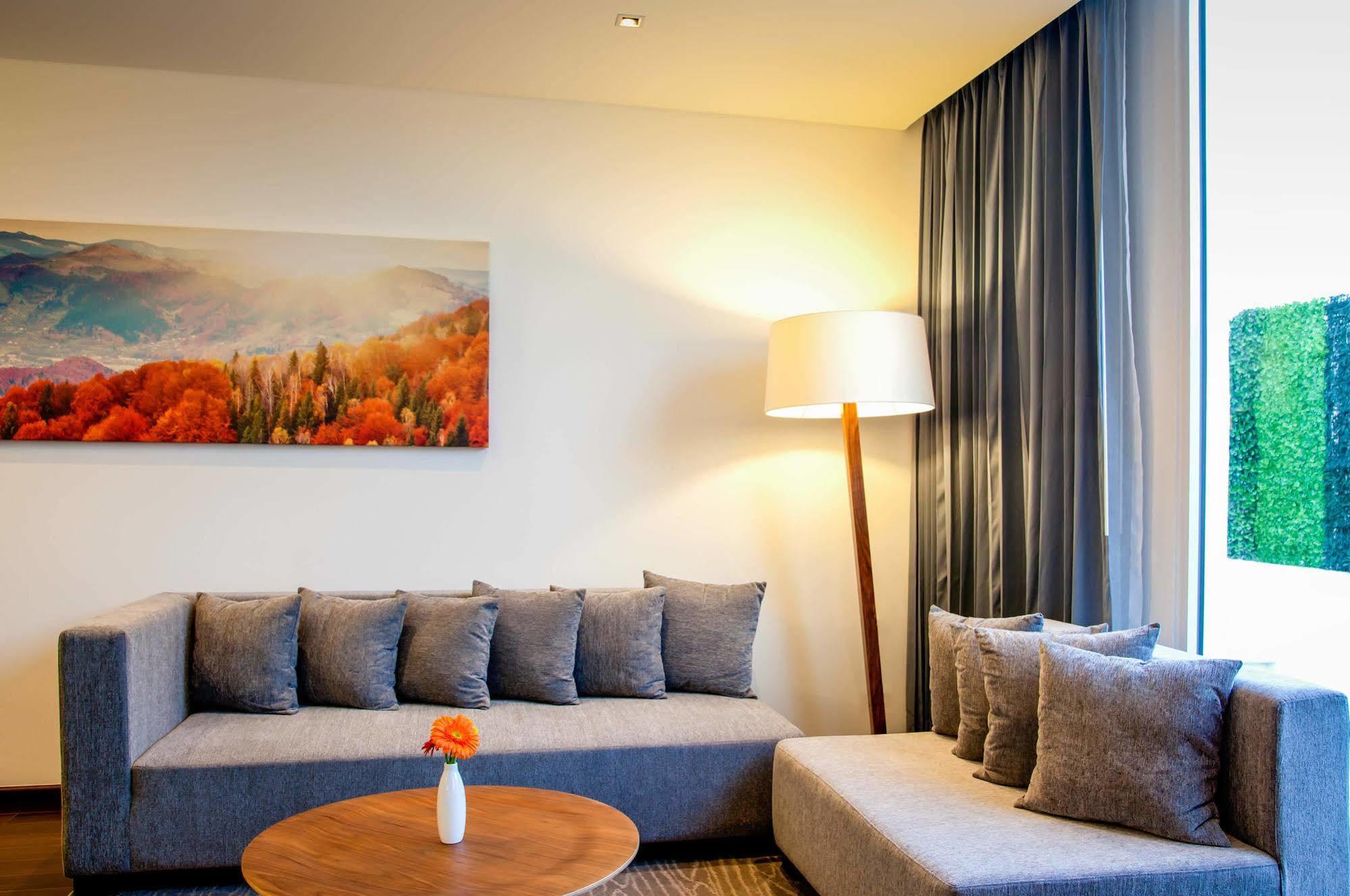 Hotel Fiesta Plaza Aeropuerto 4*