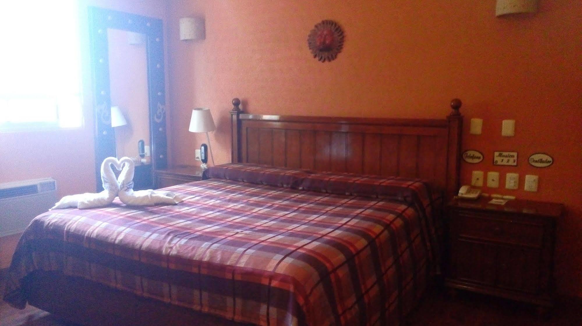 Real Azteca Hotel 3*
