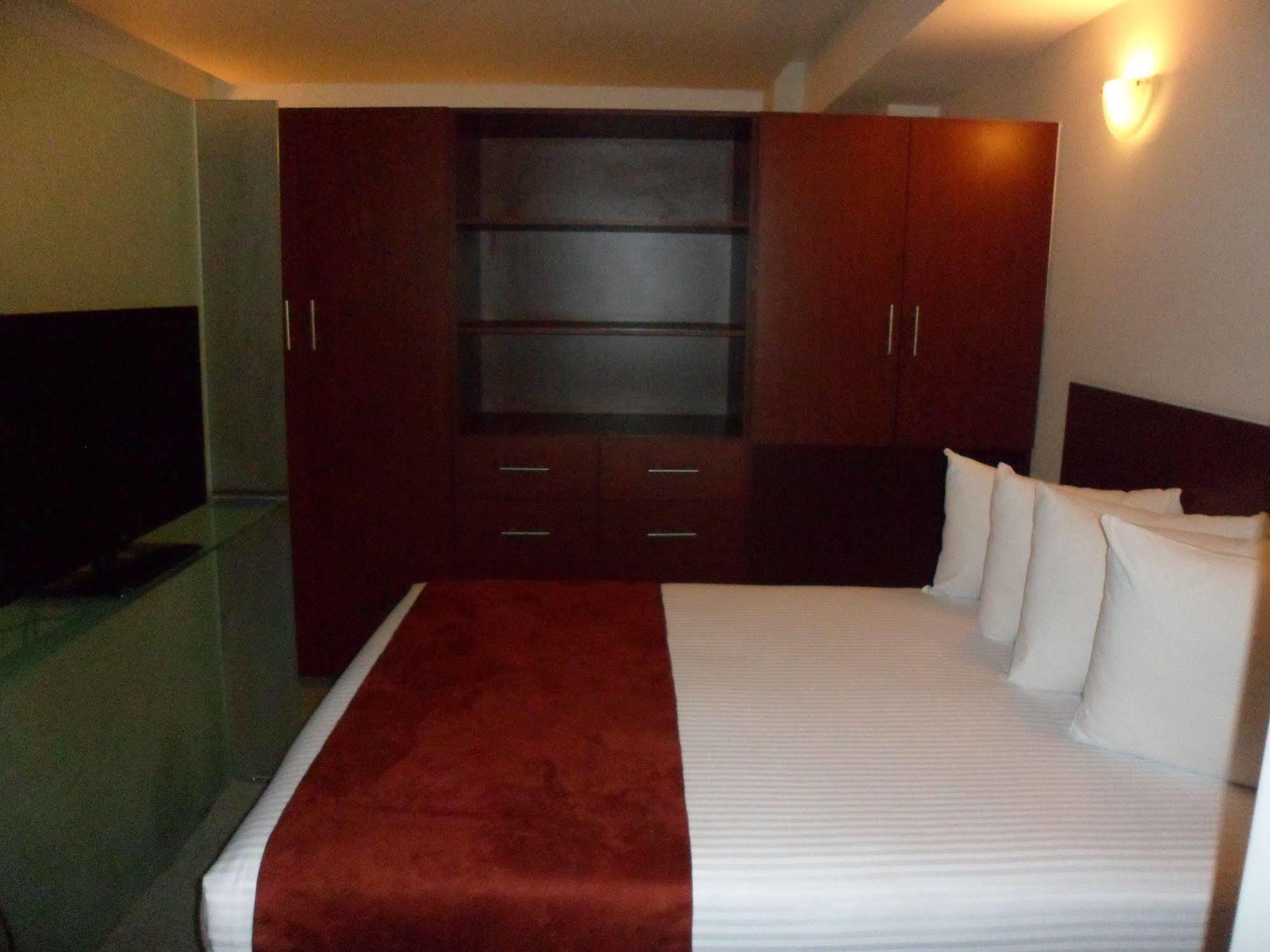 Capri Reforma 410 Apartahotel 2*