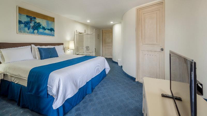 Century Reforma 4*