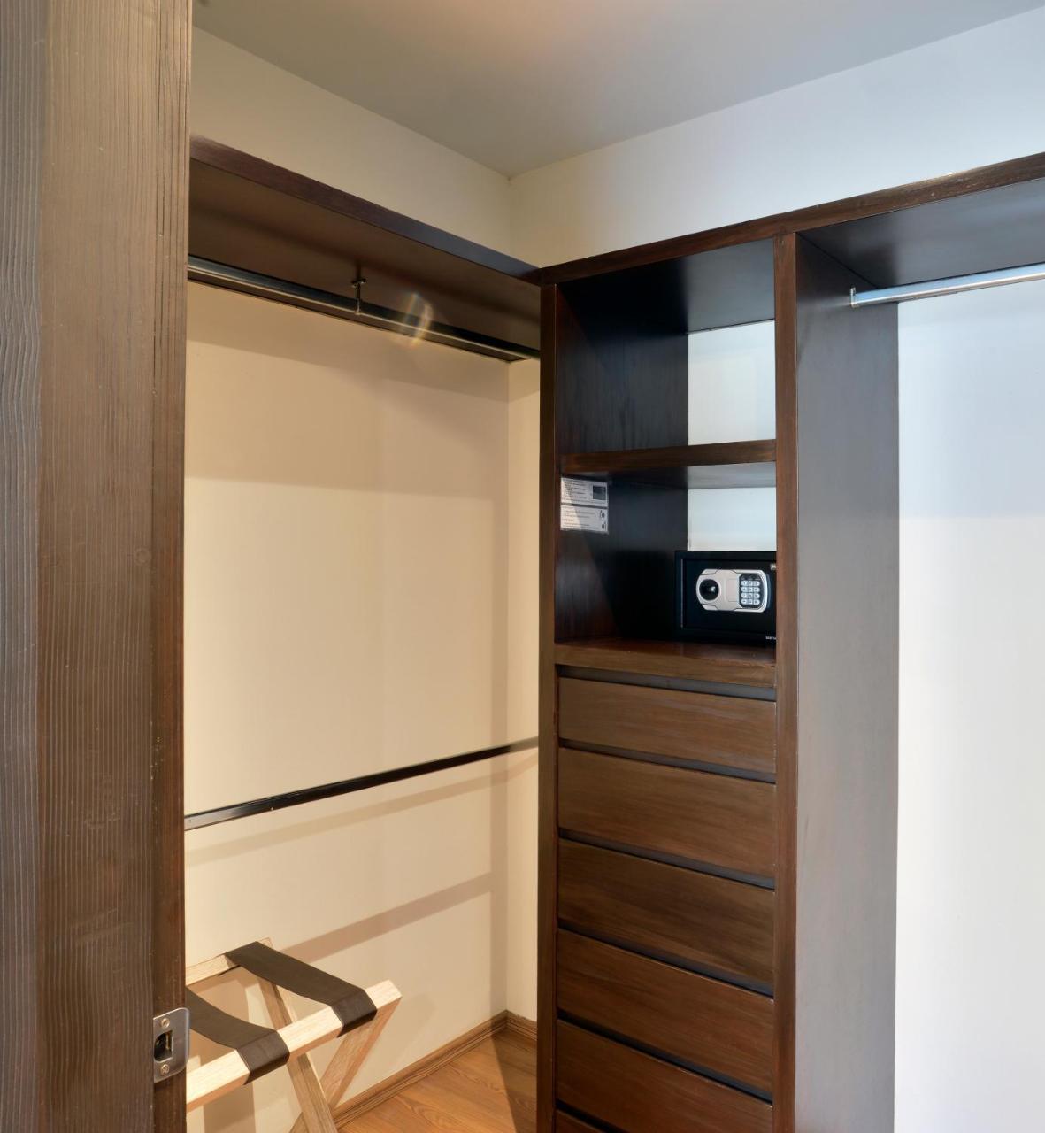 Apartahotel Suites Cicerón