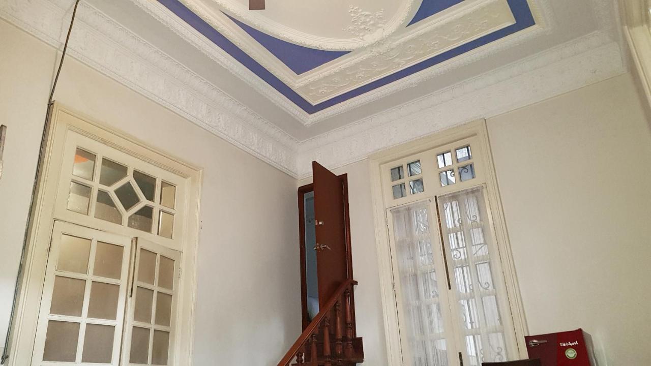 Private Bedroom And Livingroom *