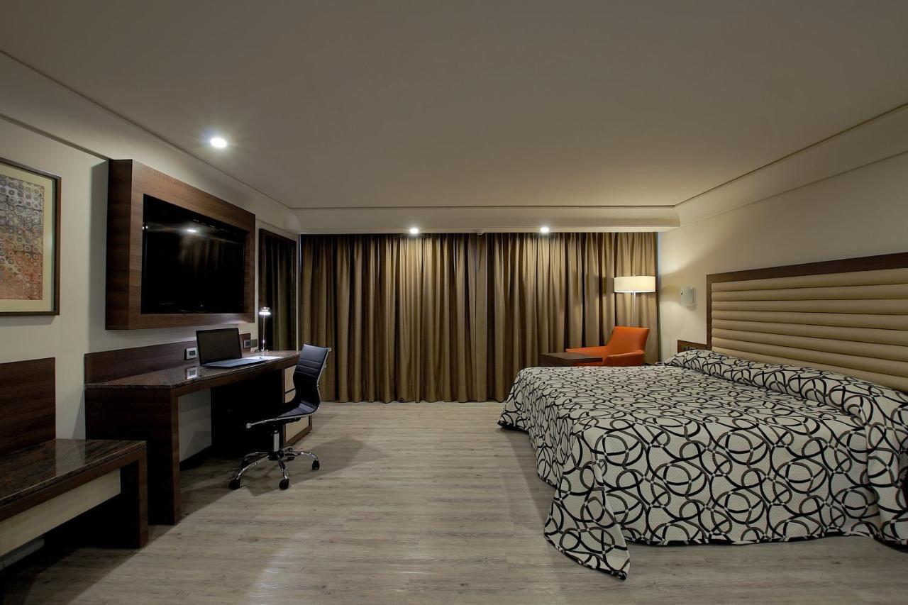 Econo Express 3*