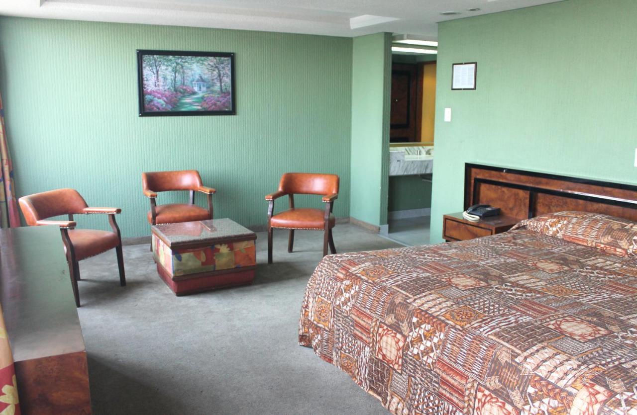 San Martin Hotel *