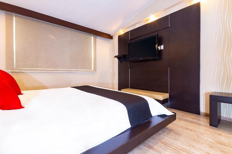Vallejo 3*