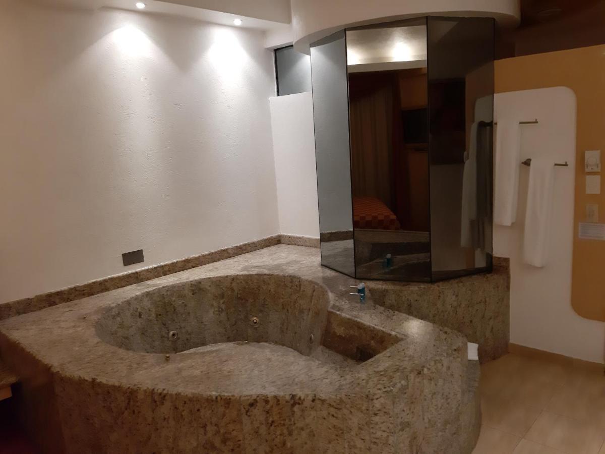 Auto Legaria 4* Mexico City