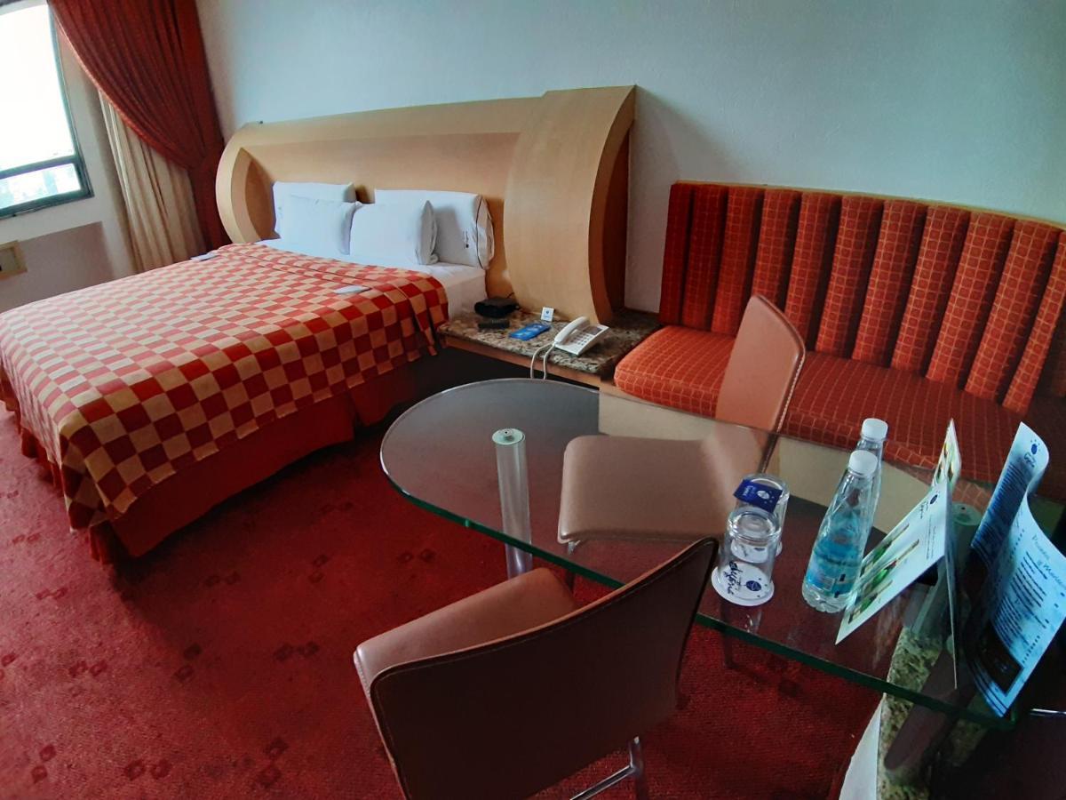 Auto Legaria 4* Mexico City