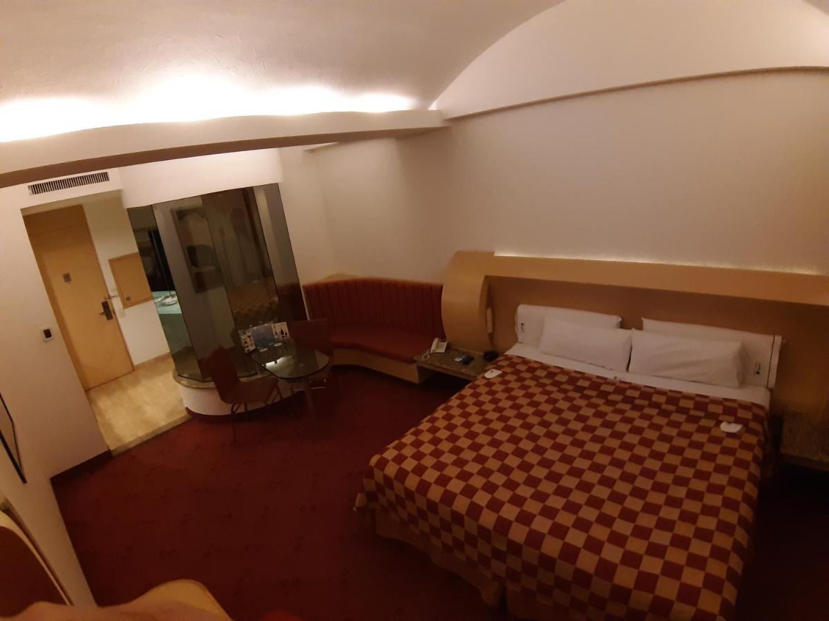 Auto Legaria Hotel Mexico City