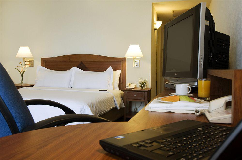 Fiesta Insurgentes Viaducto Hotel 4*