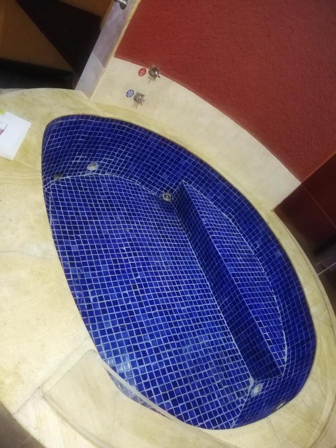 Hotel del amor Auto Rosso México DF