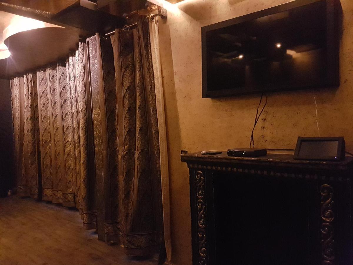 Motel Unlimited *