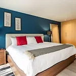 Executive Luxurious 2 Bedroom Condominium