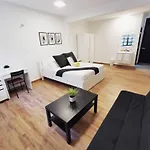 Room In Lodge - Cozy Room With Terrace