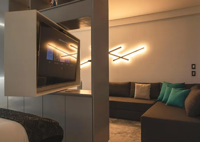 Downtown Boutique Apartment With View To The Park 805