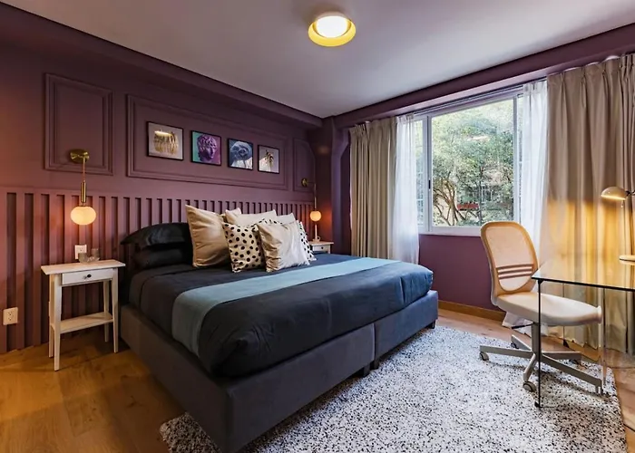Newton Chic Condo Stylish And Cozy