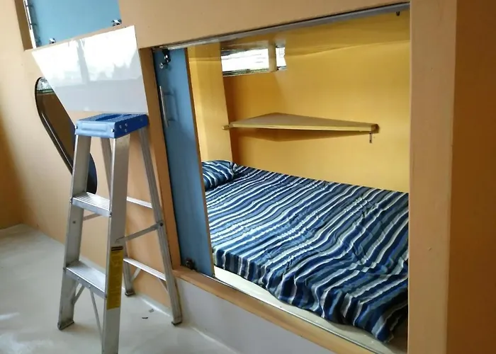 Rooms & Capsules