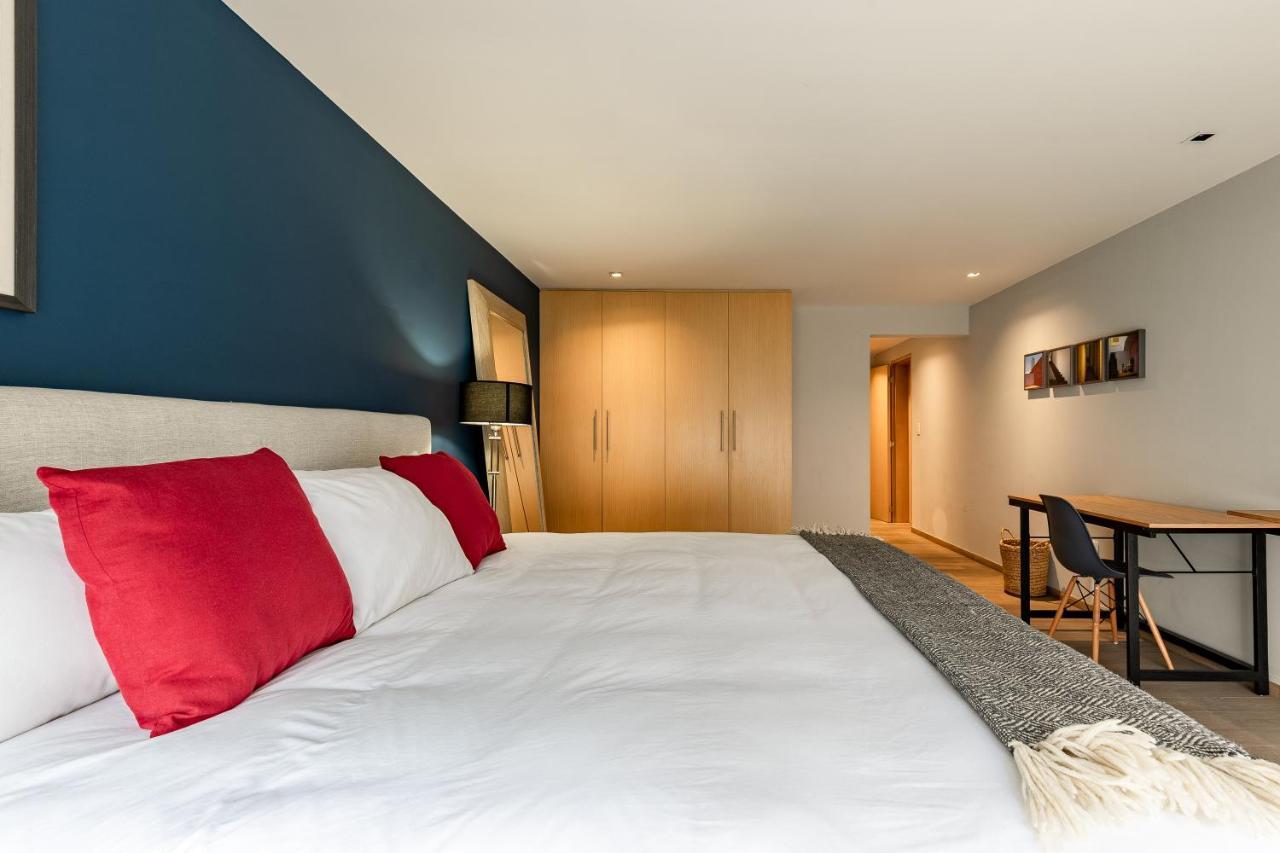 Executive Luxurious 2 Bedroom Condominium *