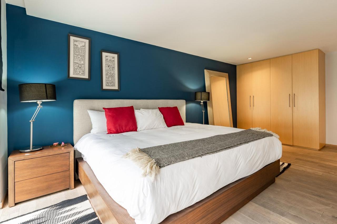 Executive Luxurious 2 Bedroom Condominium *
