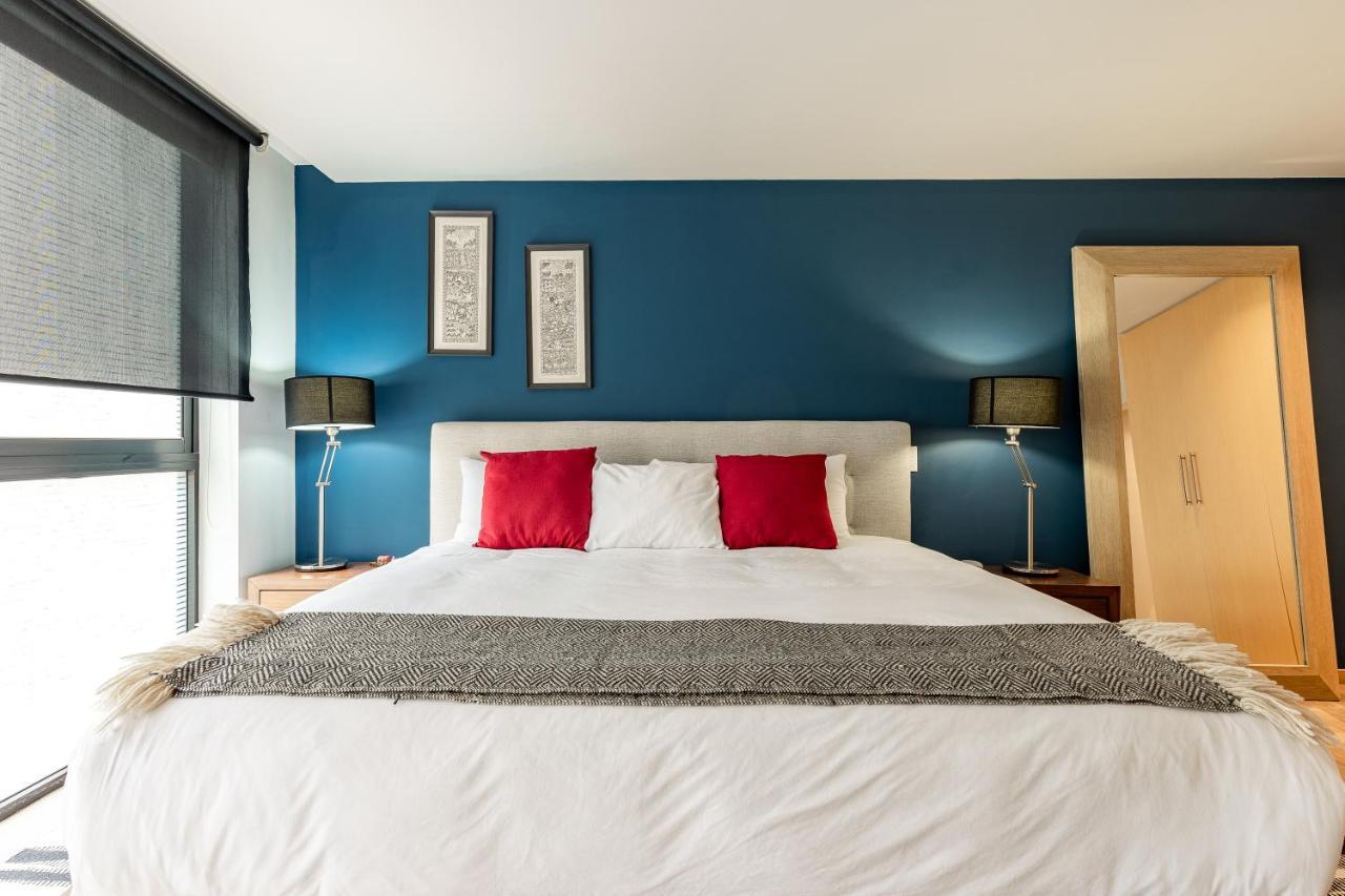 Executive Luxurious 2 Bedroom Condominium Apartment *