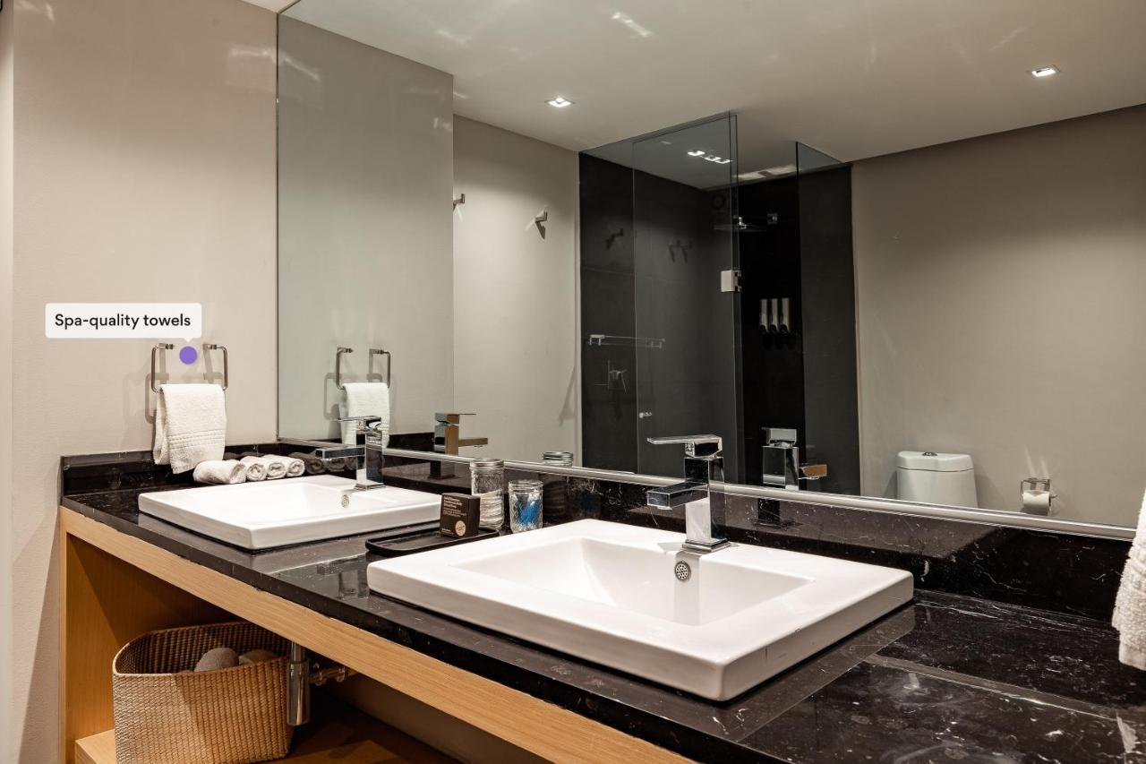 Executive Luxurious 2 Bedroom Condominium *